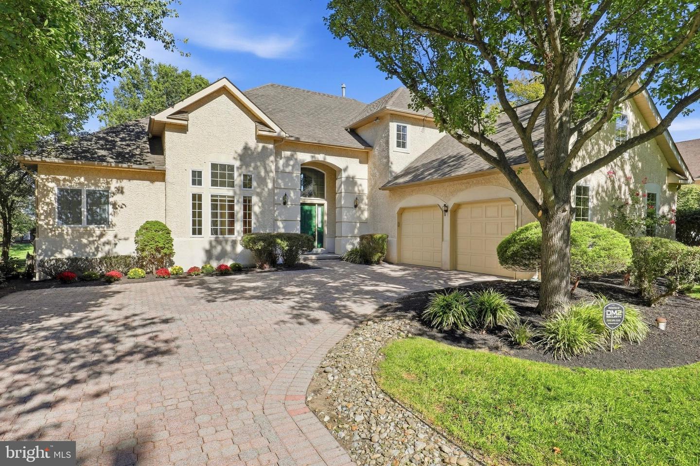 121 Inverness Dr # — photo