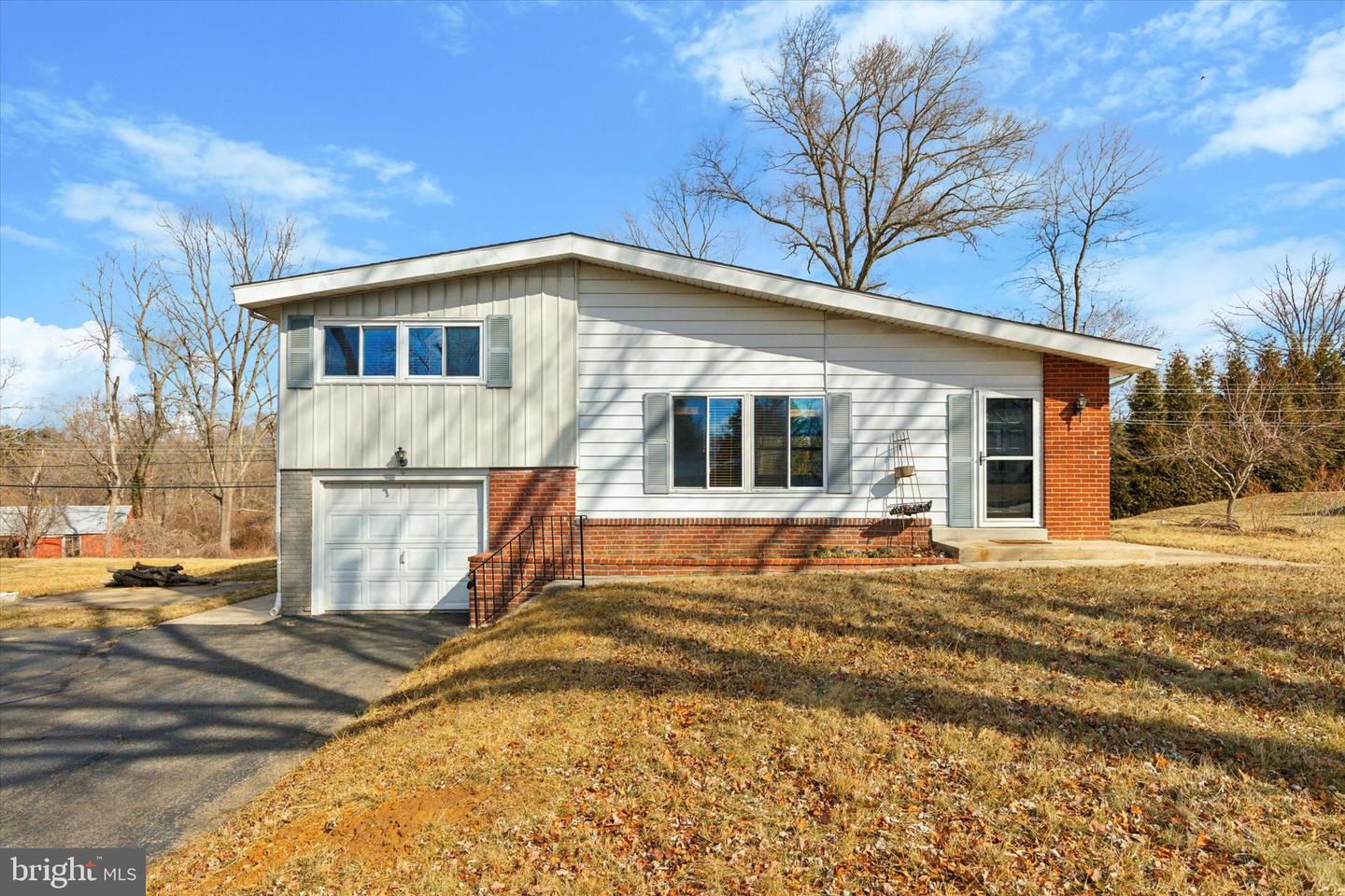 1633 Pulaski Dr — photo