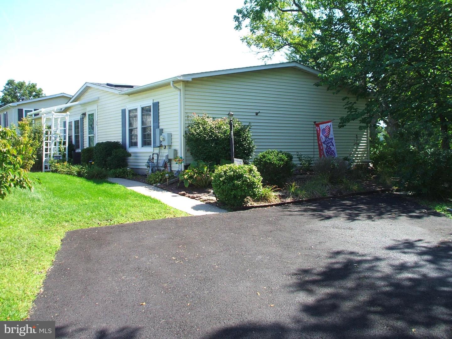 24 Goldenrod Ct E — photo