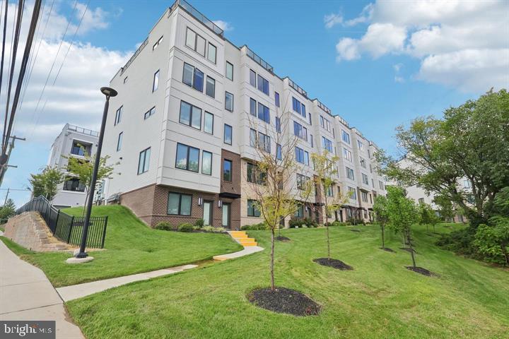 612 Brewster Aly — photo