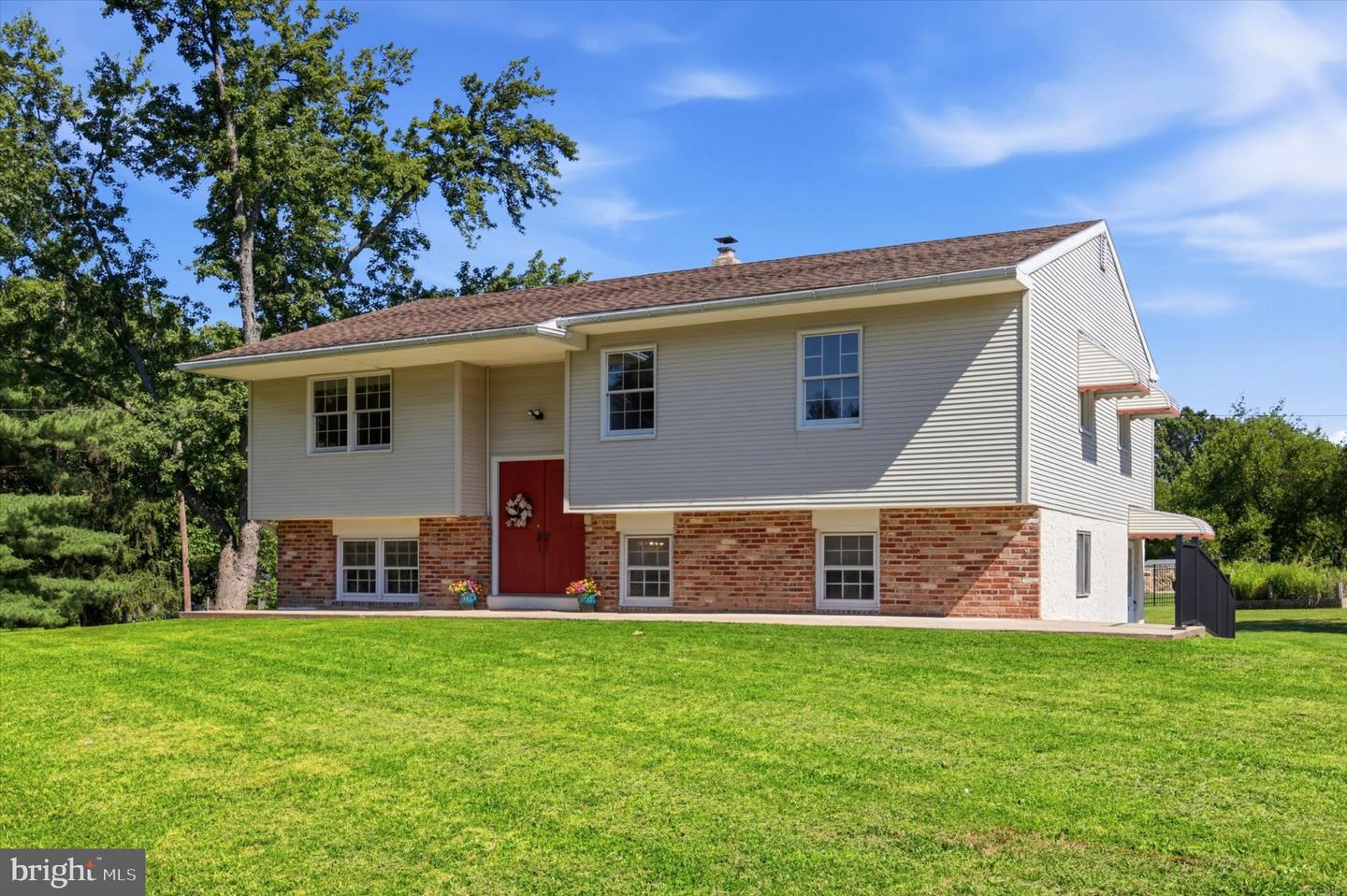 3901 Beth Dr — photo