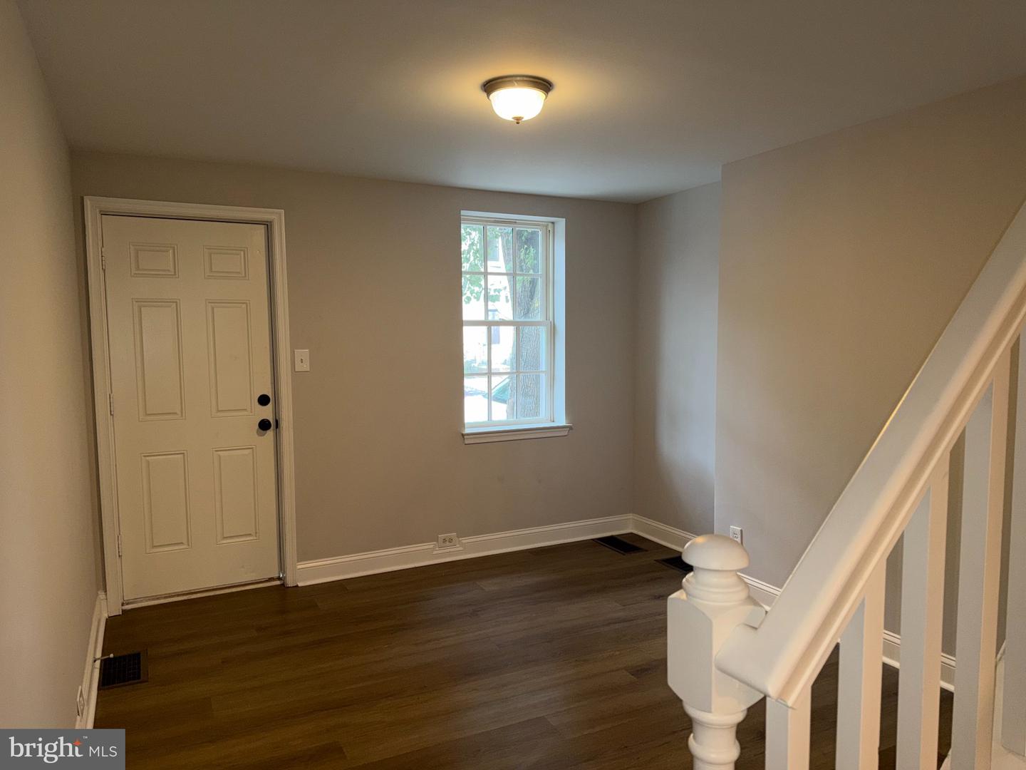 124 W Airy St # — photo