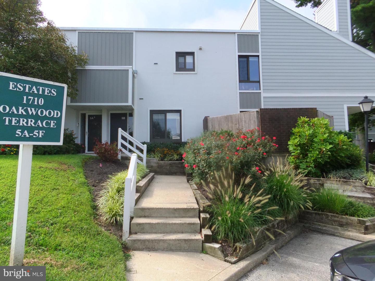 1710 Oakwood Ter #5B — photo