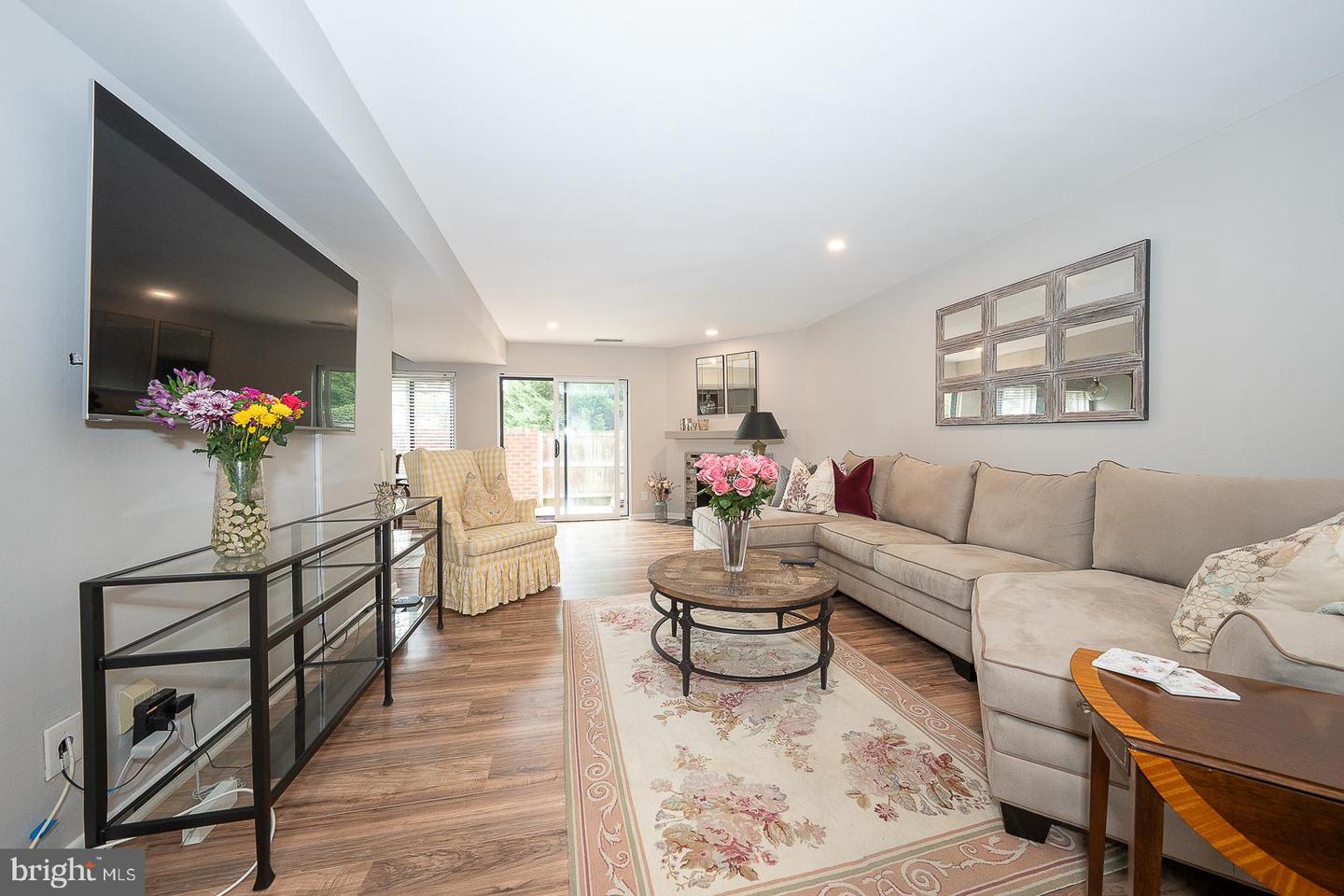 1710 Oakwood Ter #4G — photo