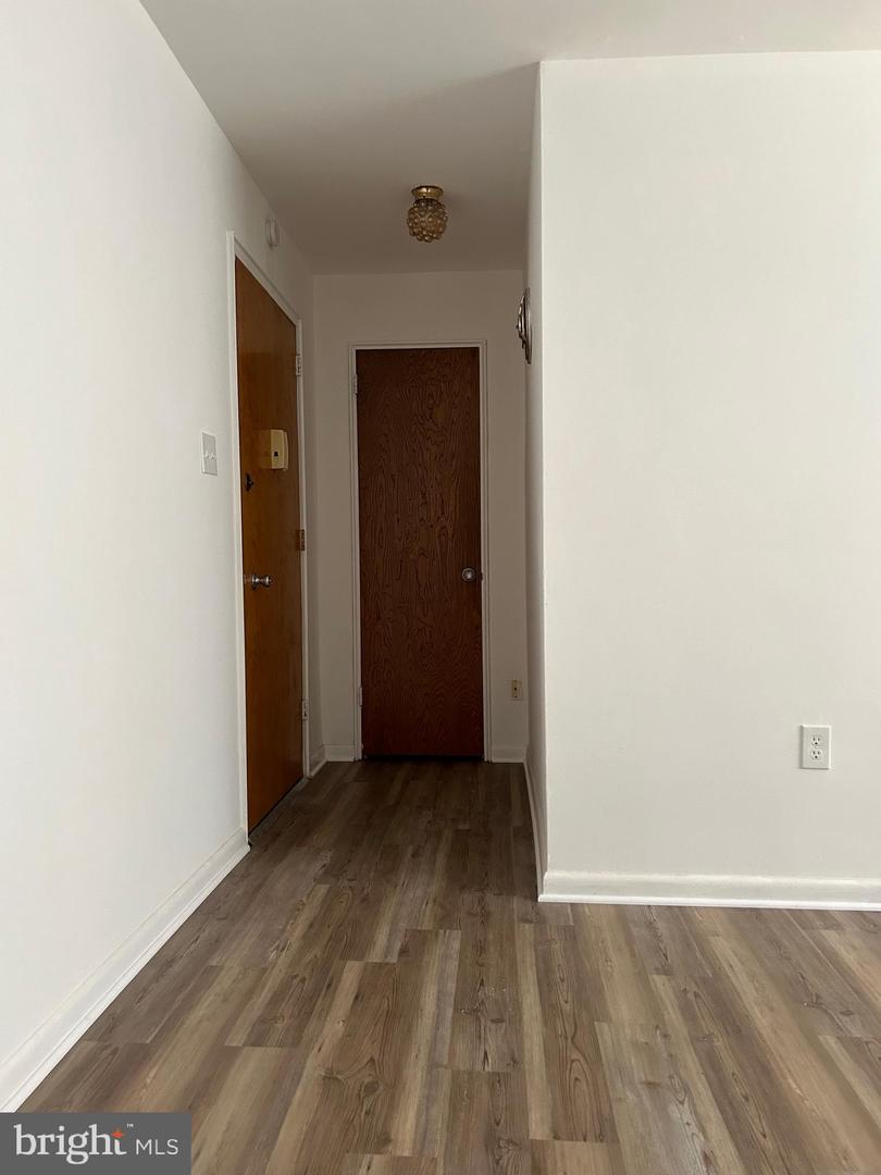 650 Brooke Rd #B13 — photo