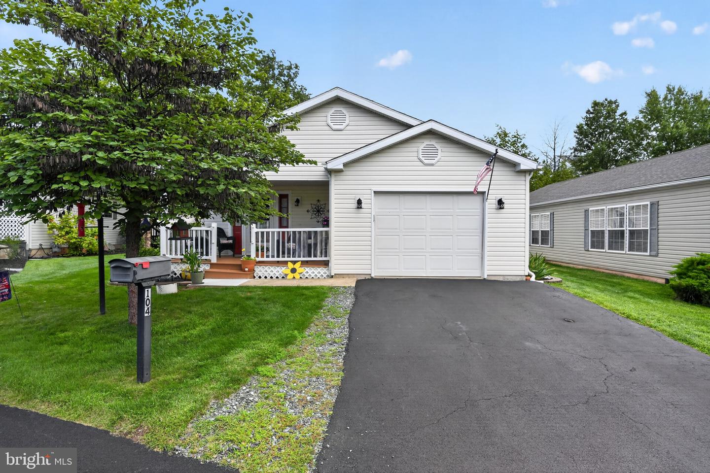 104 Dyer Ct — photo