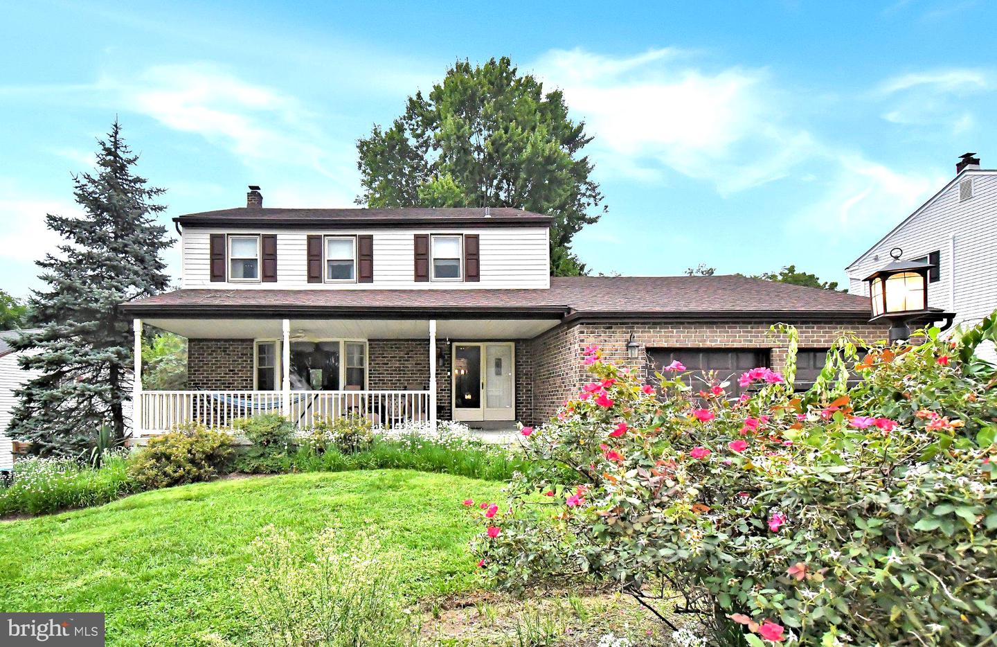 743 Champlain Dr — photo