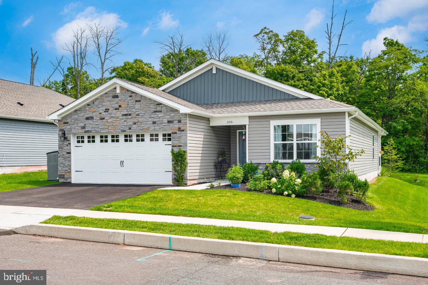 108 Petal Dr — photo