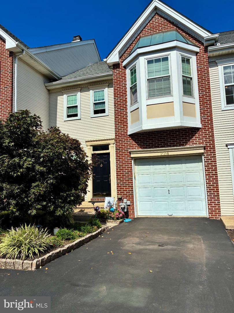 224 Lookout Pl — photo