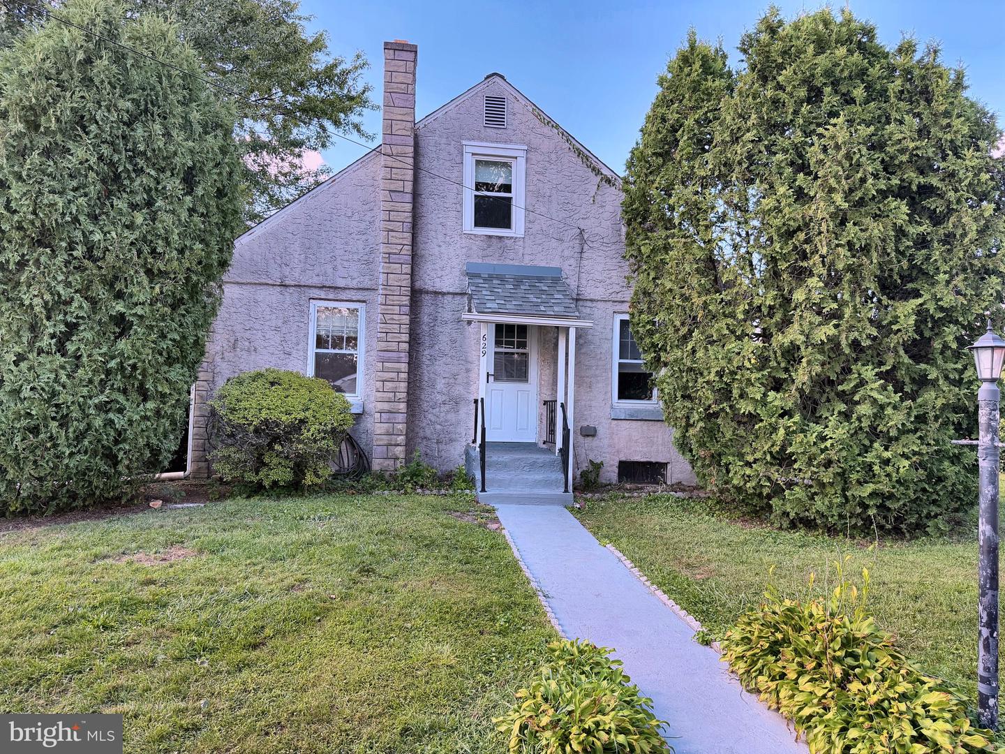 629 Maple Dr — photo