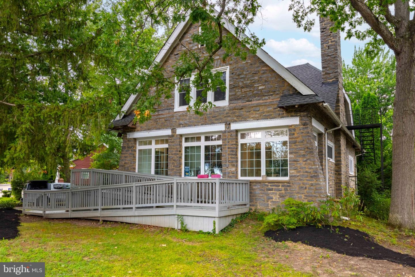 1564 Edge Hill Rd — photo
