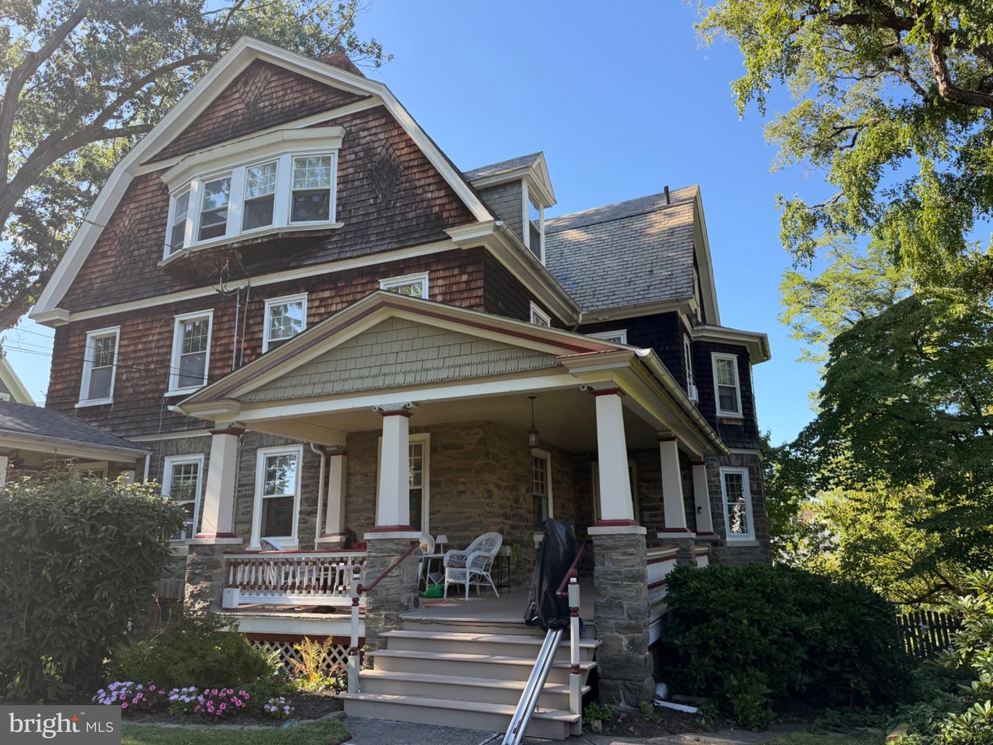 223 Summit Ave — photo