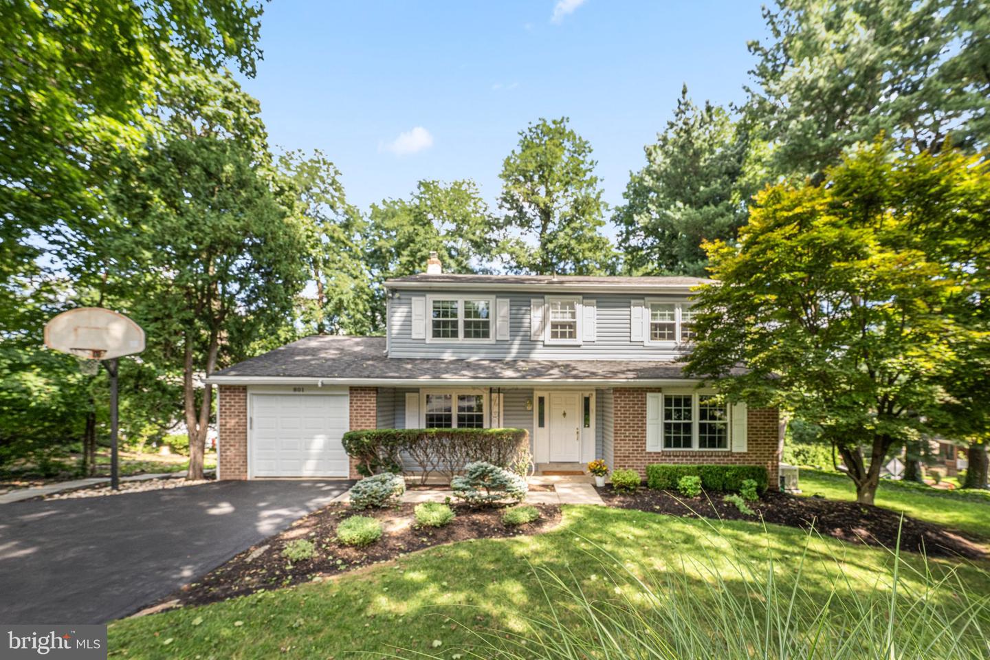 801 Pardee Ln — photo
