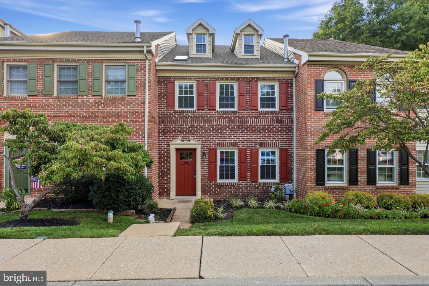 206 Georgetowne Ct — photo