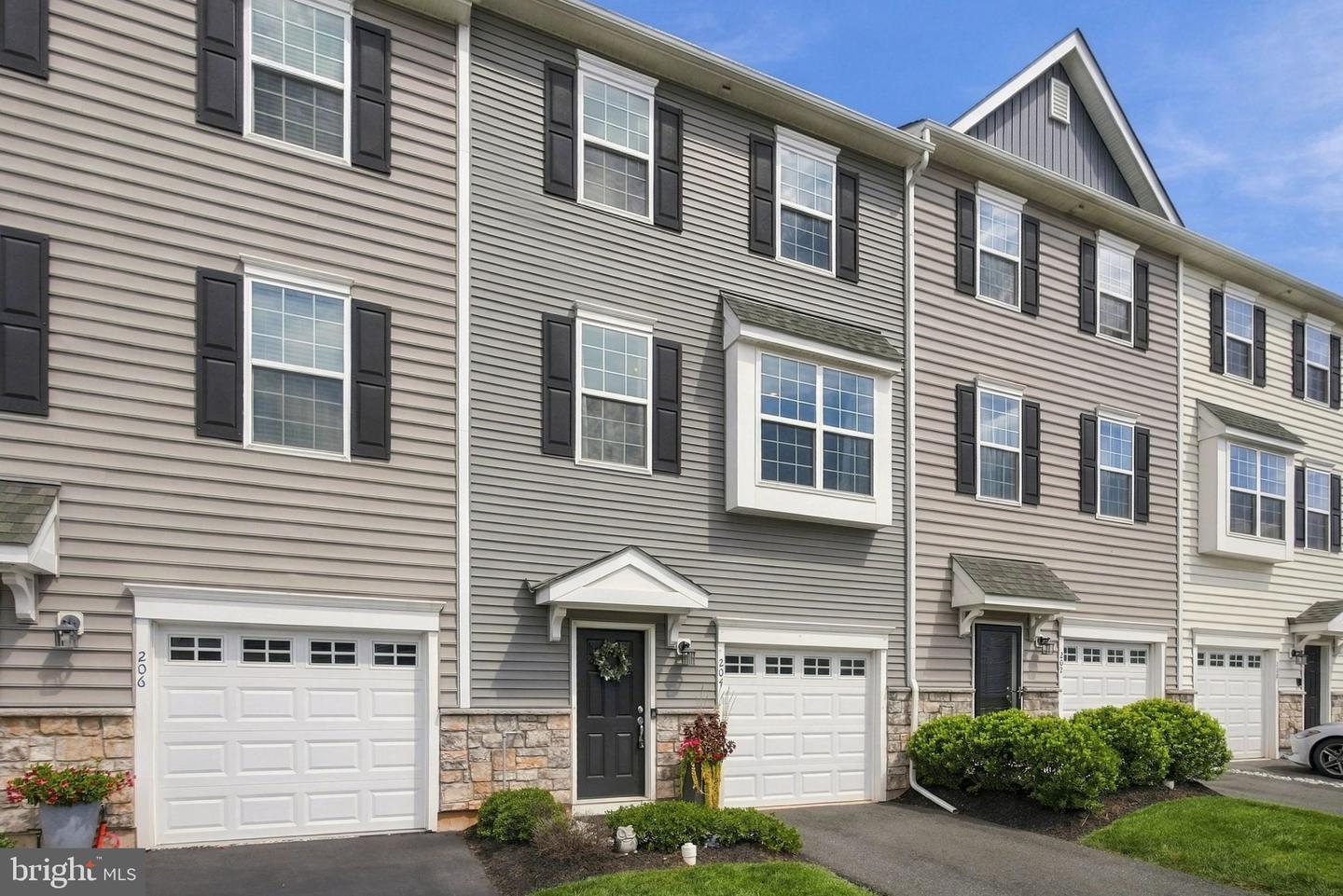 204 Spring Ln # — photo