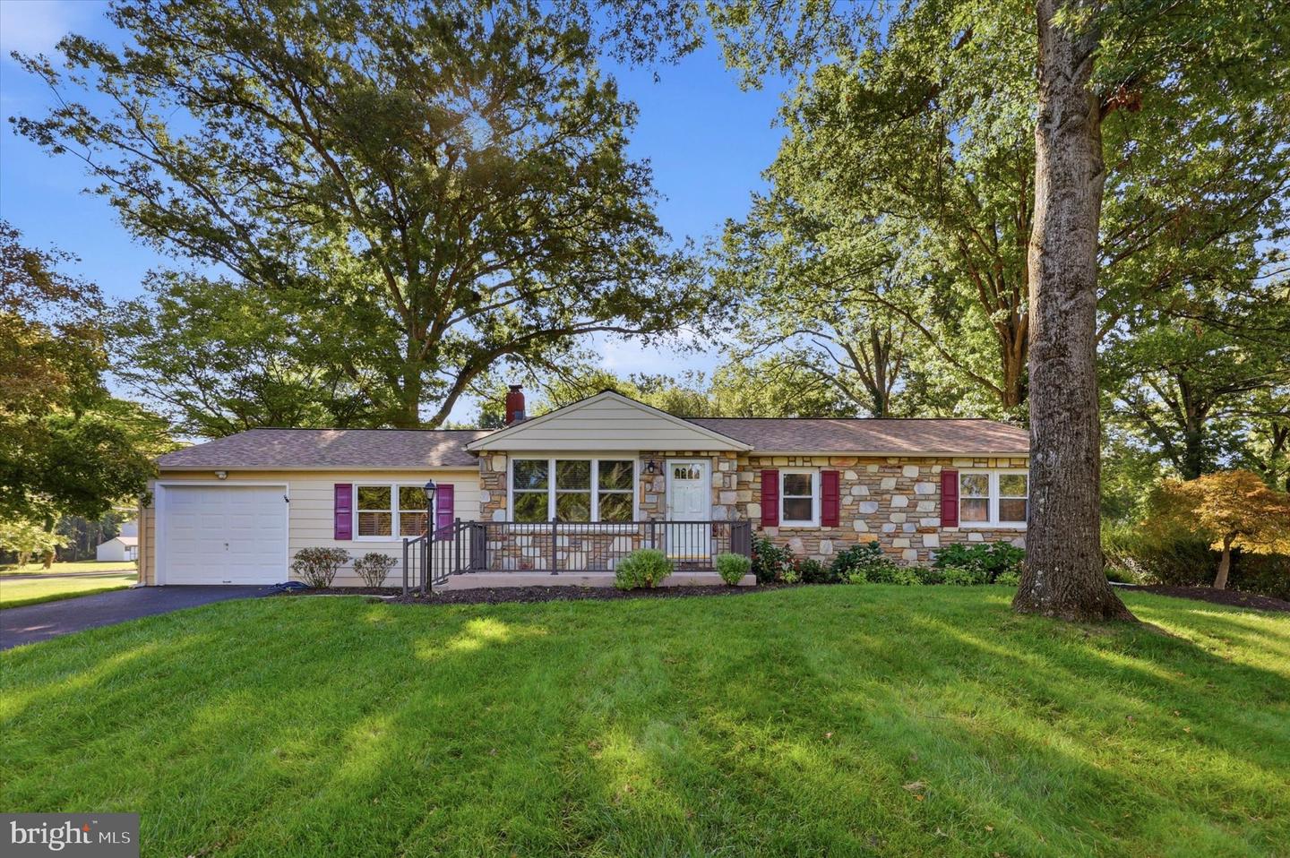 320 Richardson Rd — photo
