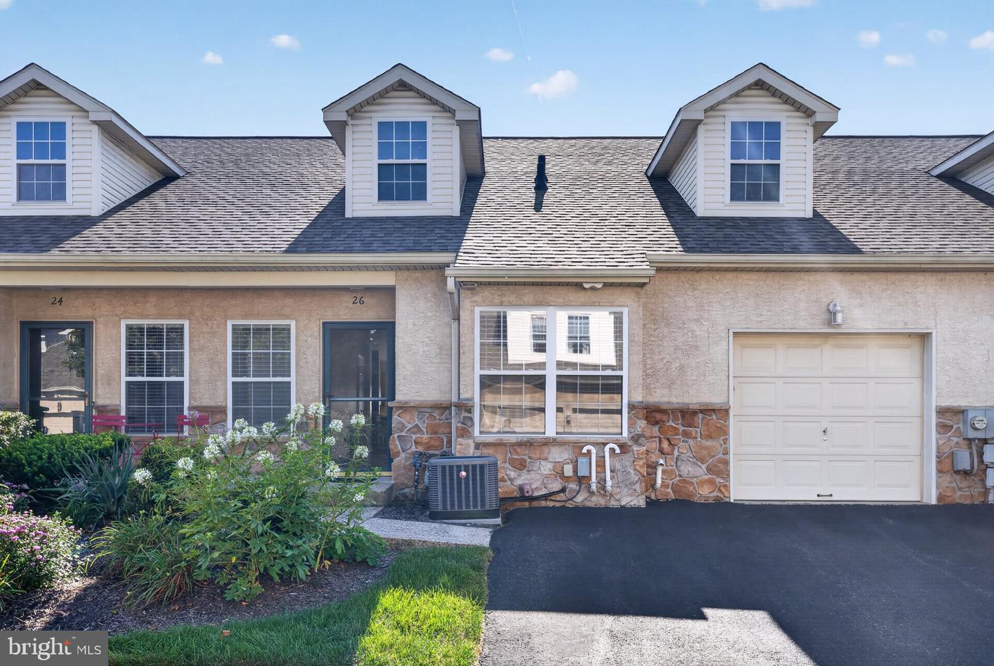 26 Stuart Dr #26 — photo
