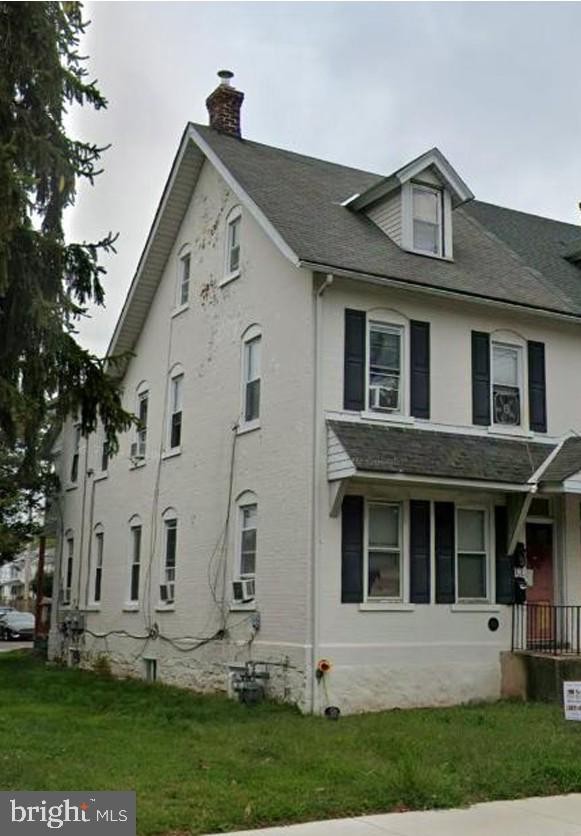 233 E Main St — photo