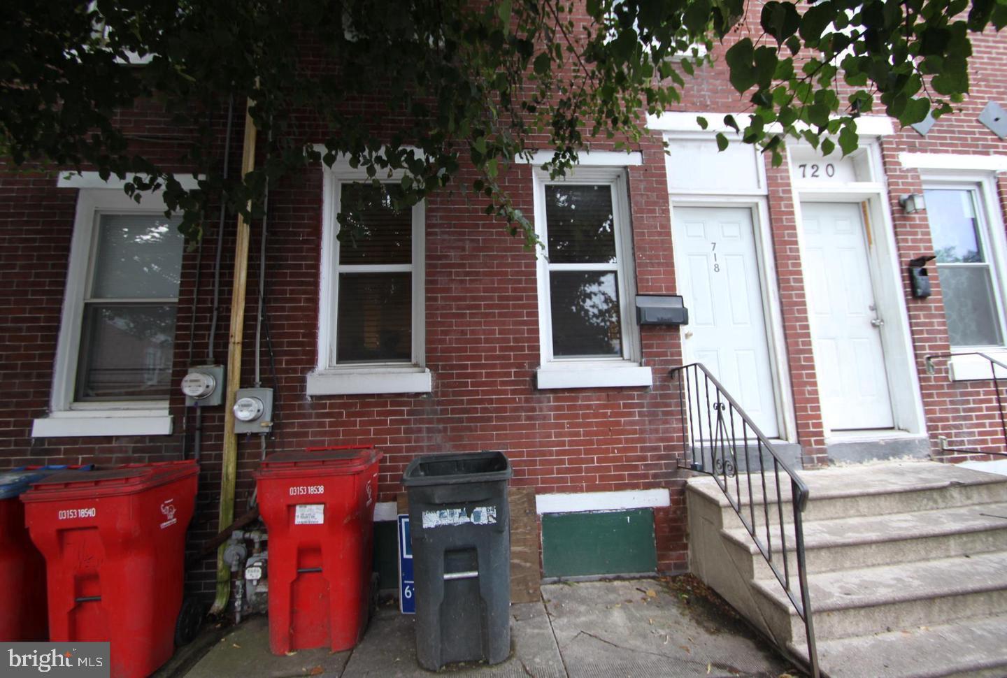 718 W Elm St — photo