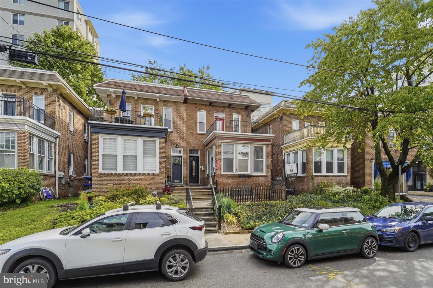 1 Athens Ave W #D — photo