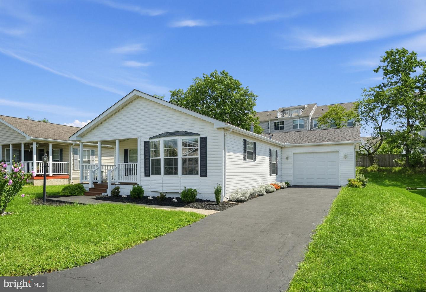 108 Dyer Ct — photo