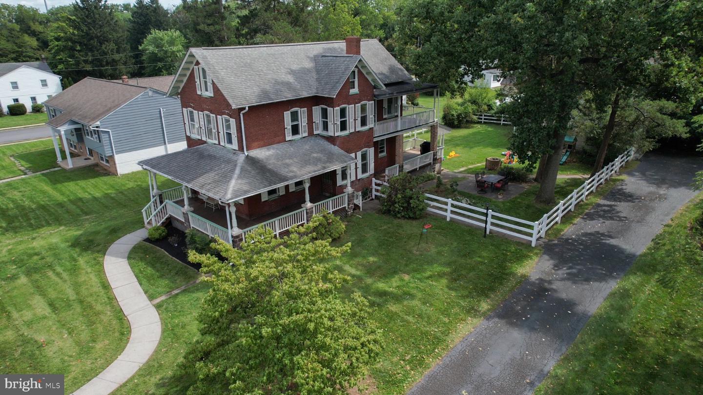 862 Walnut St — photo