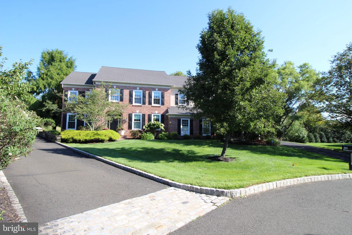553 Ellington Ct — photo