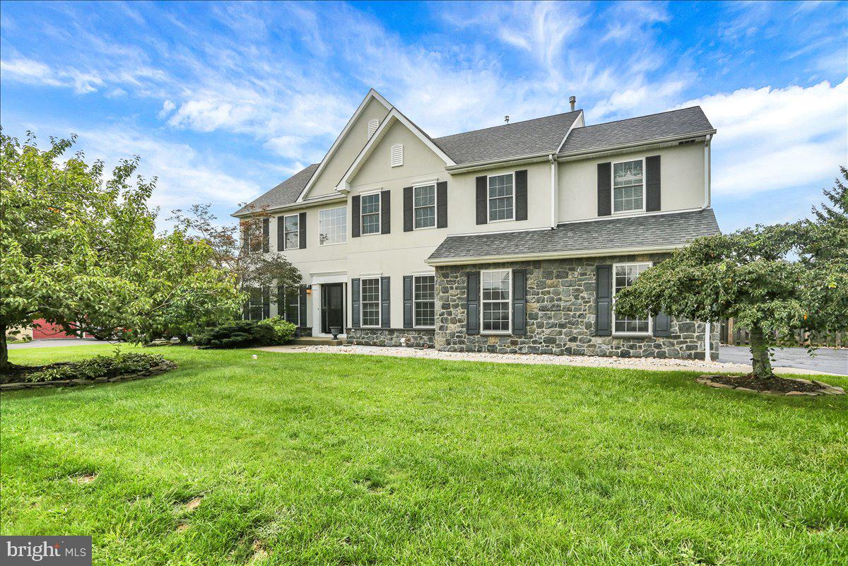 135 Walter Dr — photo