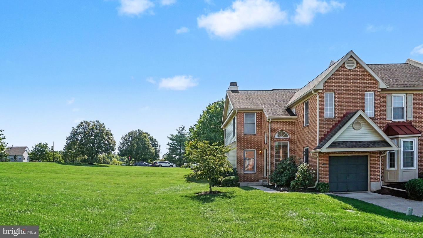 554 Greenwood Ct — photo