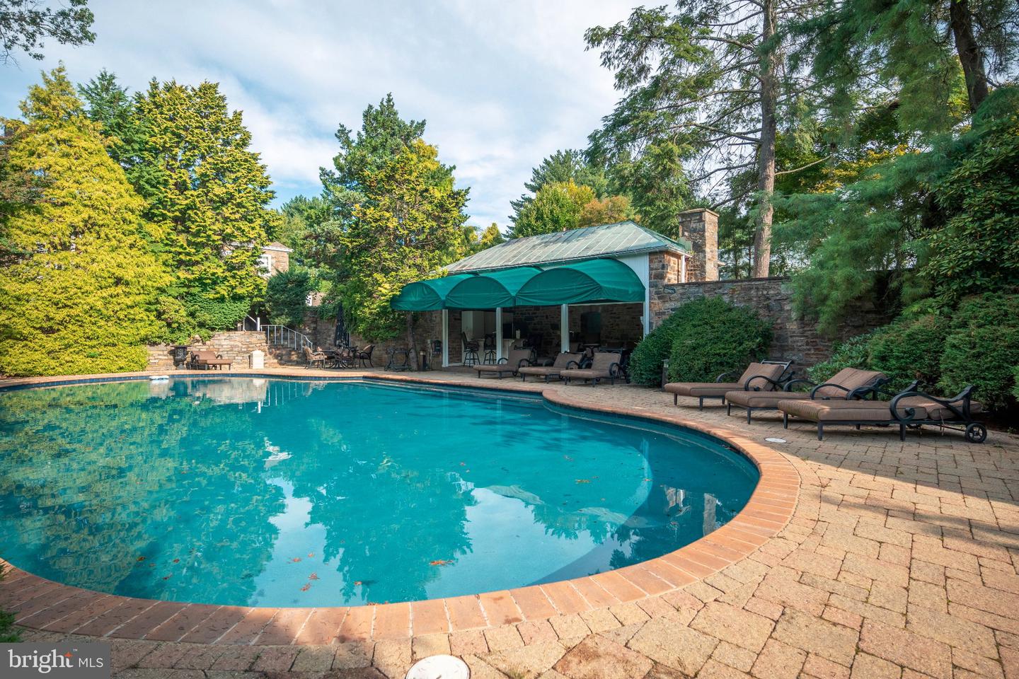 1035 Wright Dr — photo