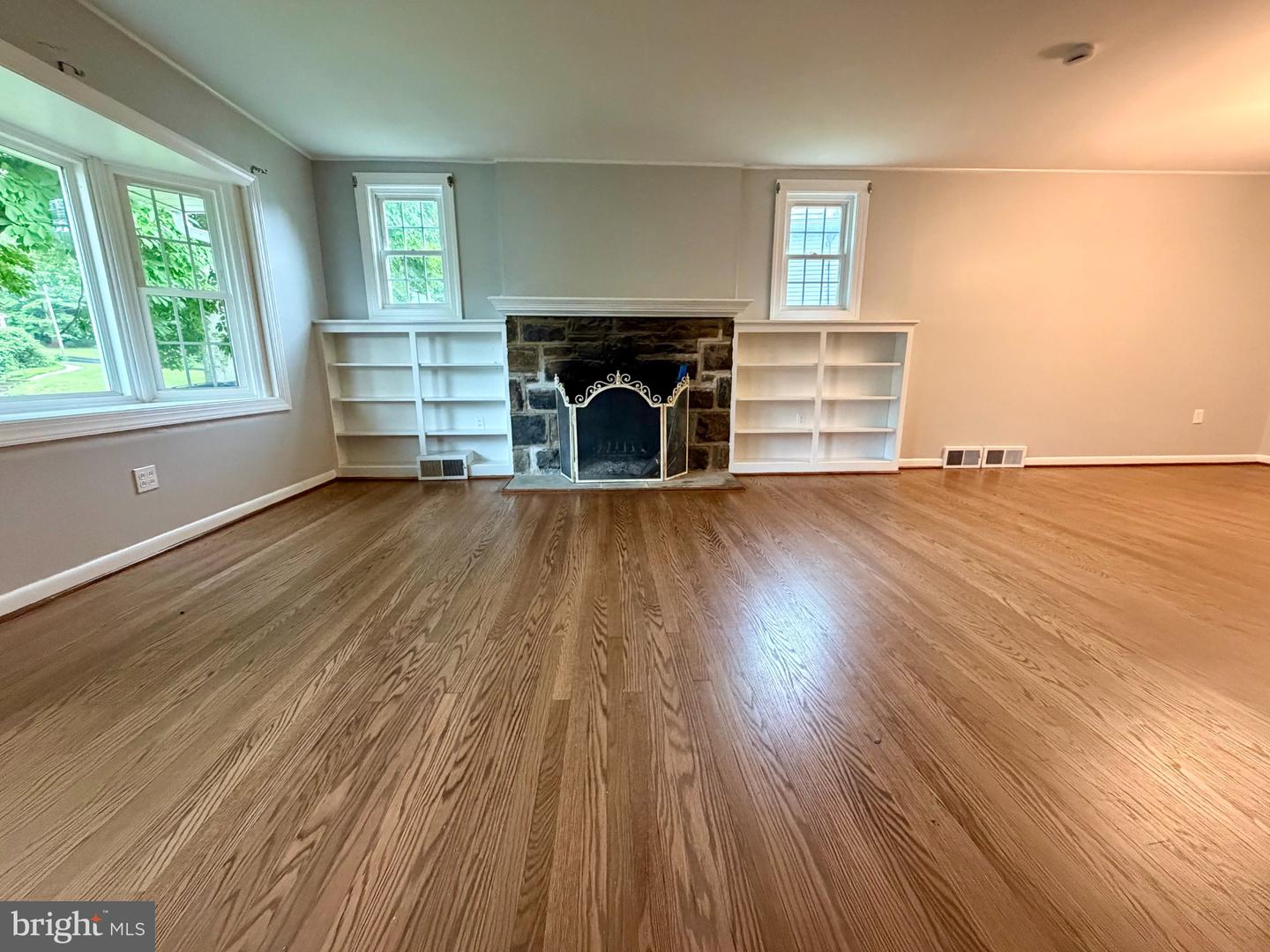 300 Winding Way — photo