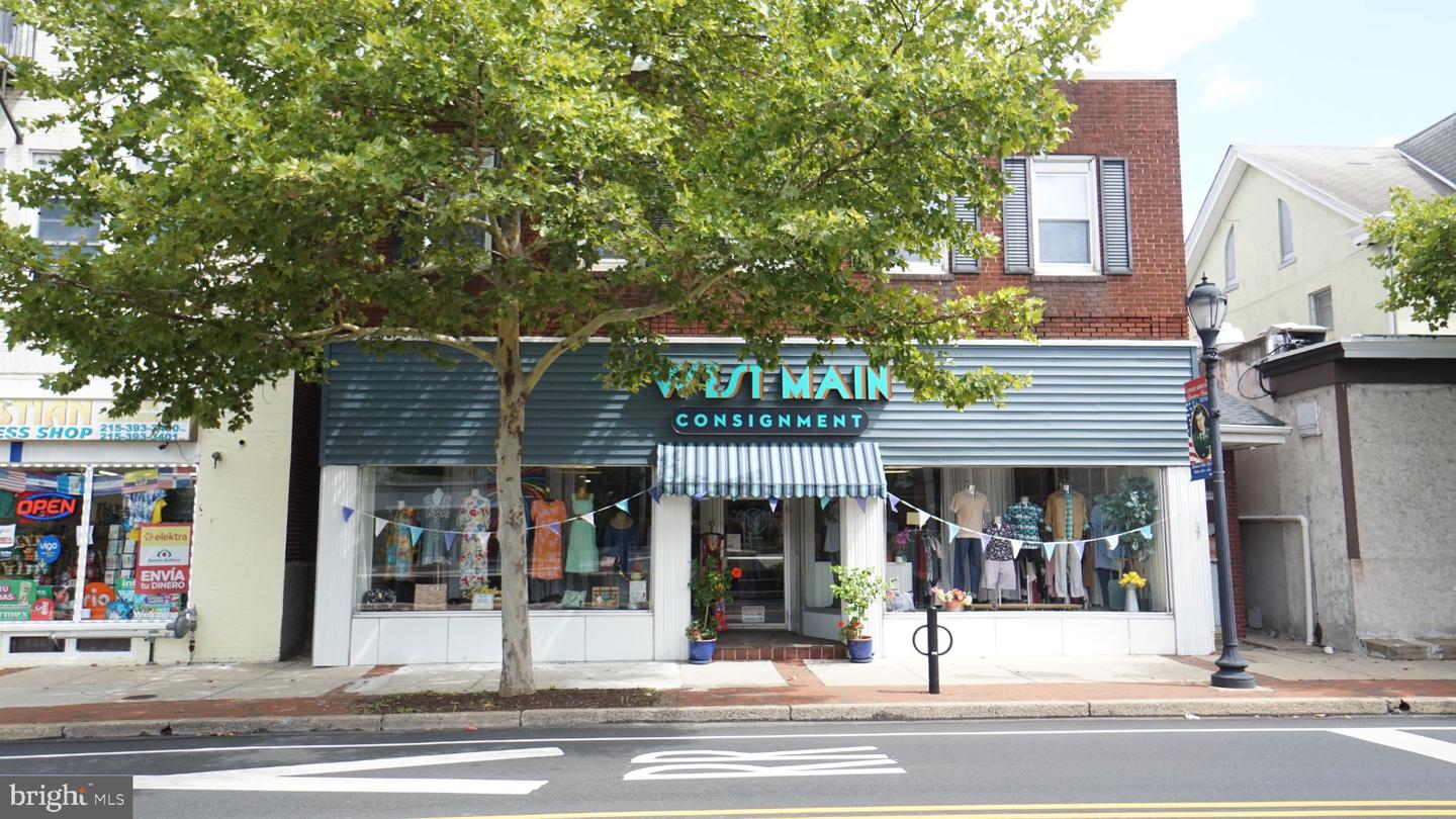 17 W Main St — photo