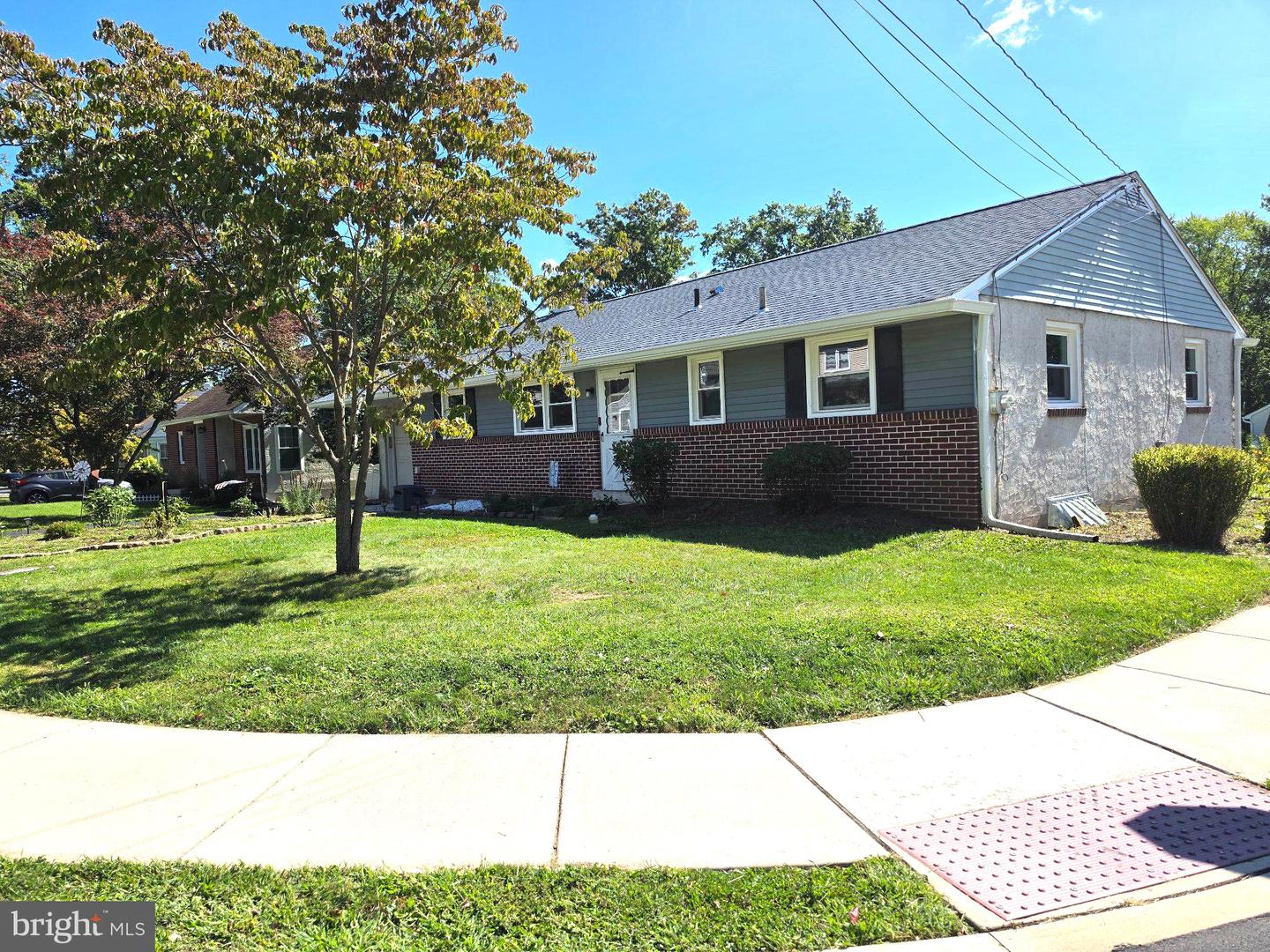 134 W School St — photo