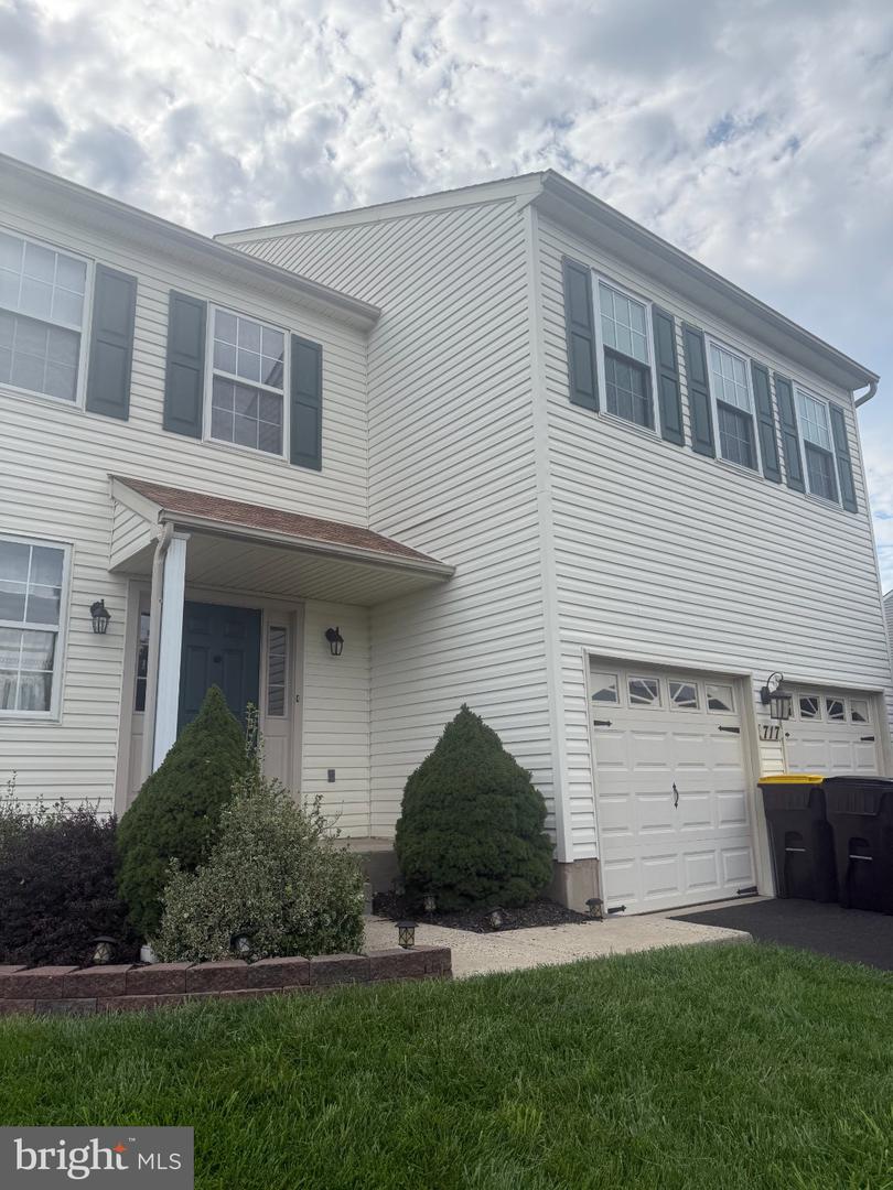 717 Queen Rd # — photo