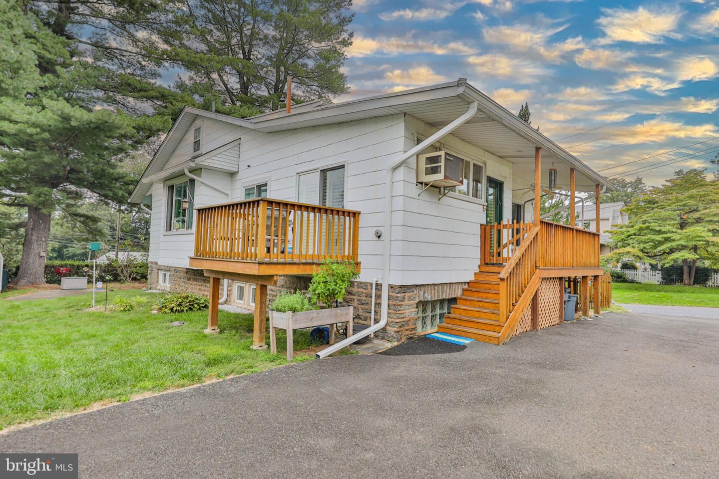 410 Continental Rd — photo
