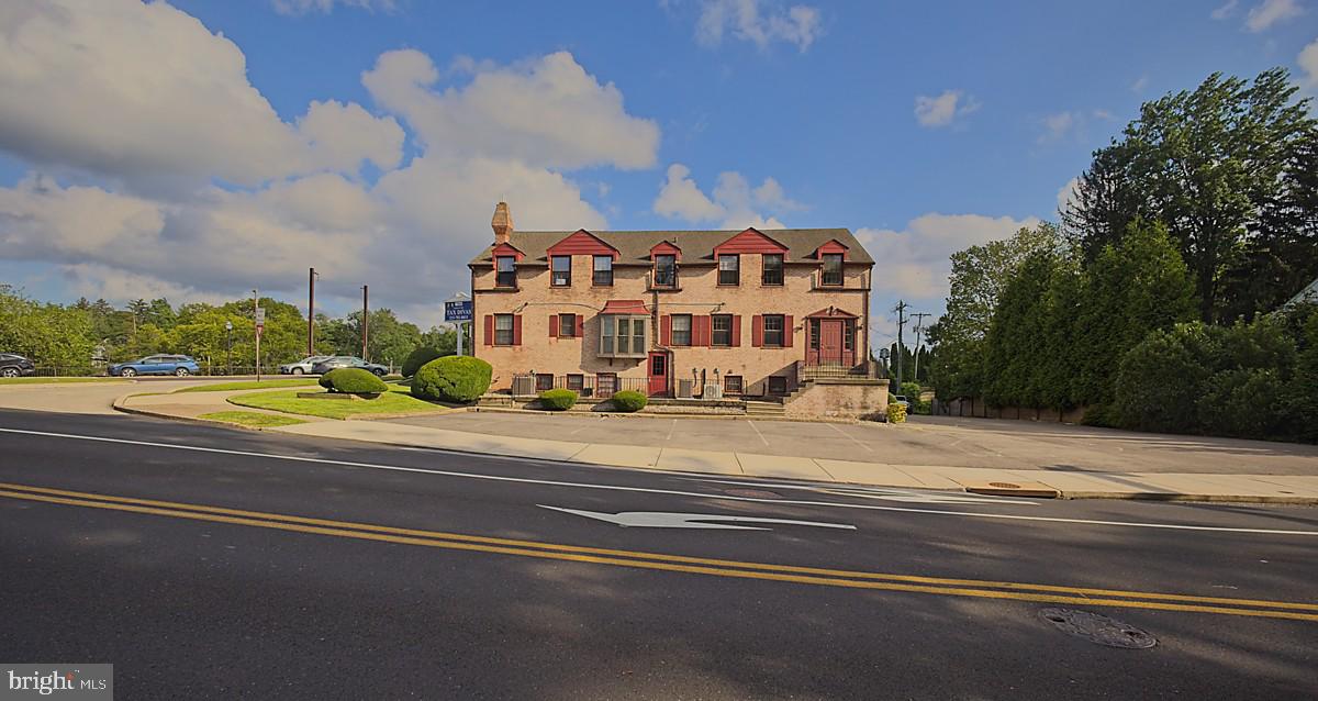 766 Old York Rd — photo