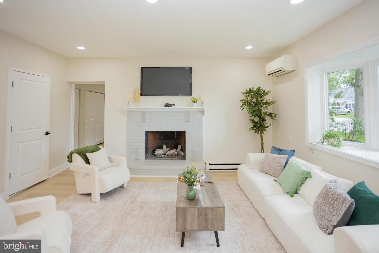 139 W Walnut St — photo