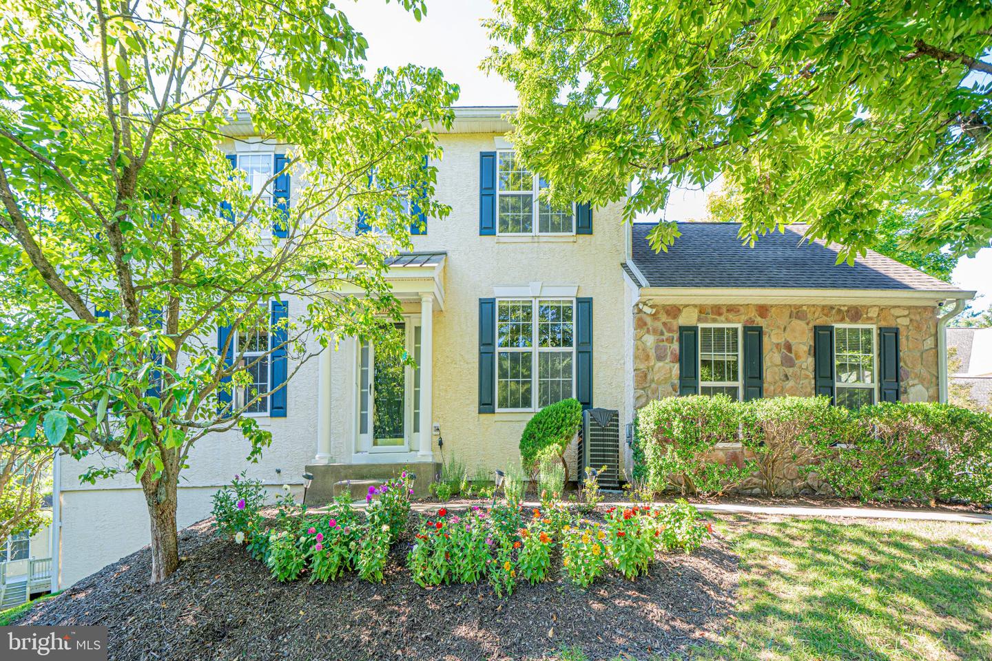 1153 Harrogate Way — photo