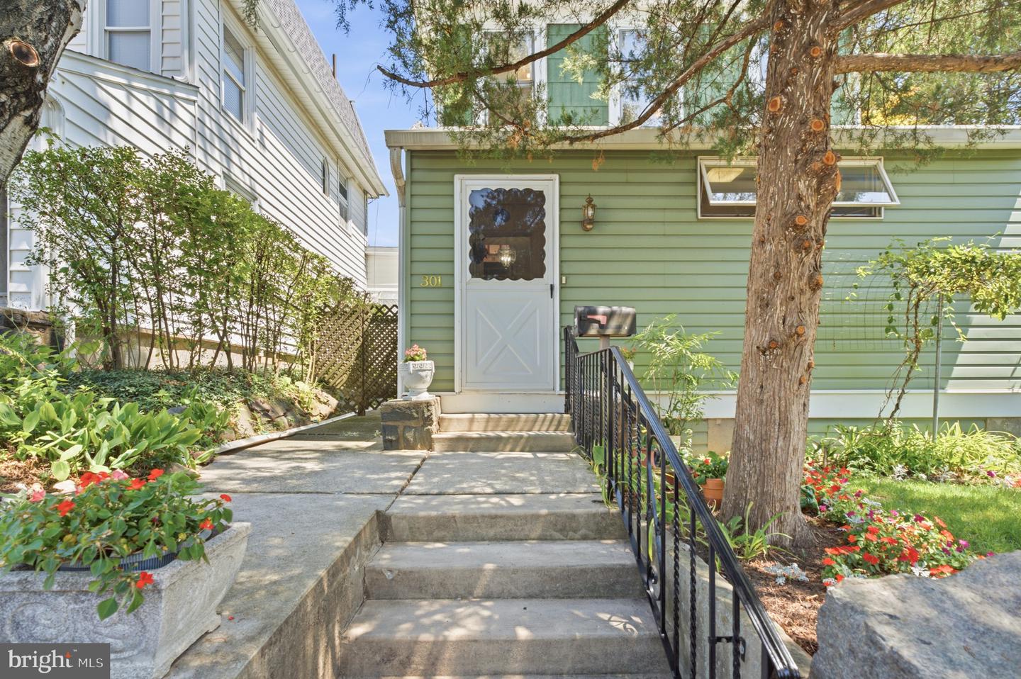 301 Parsons Ave — photo