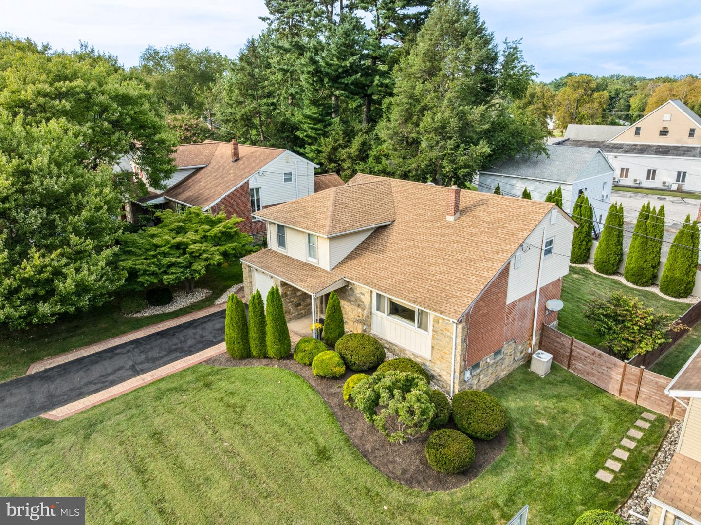 515 Davis Rd — photo