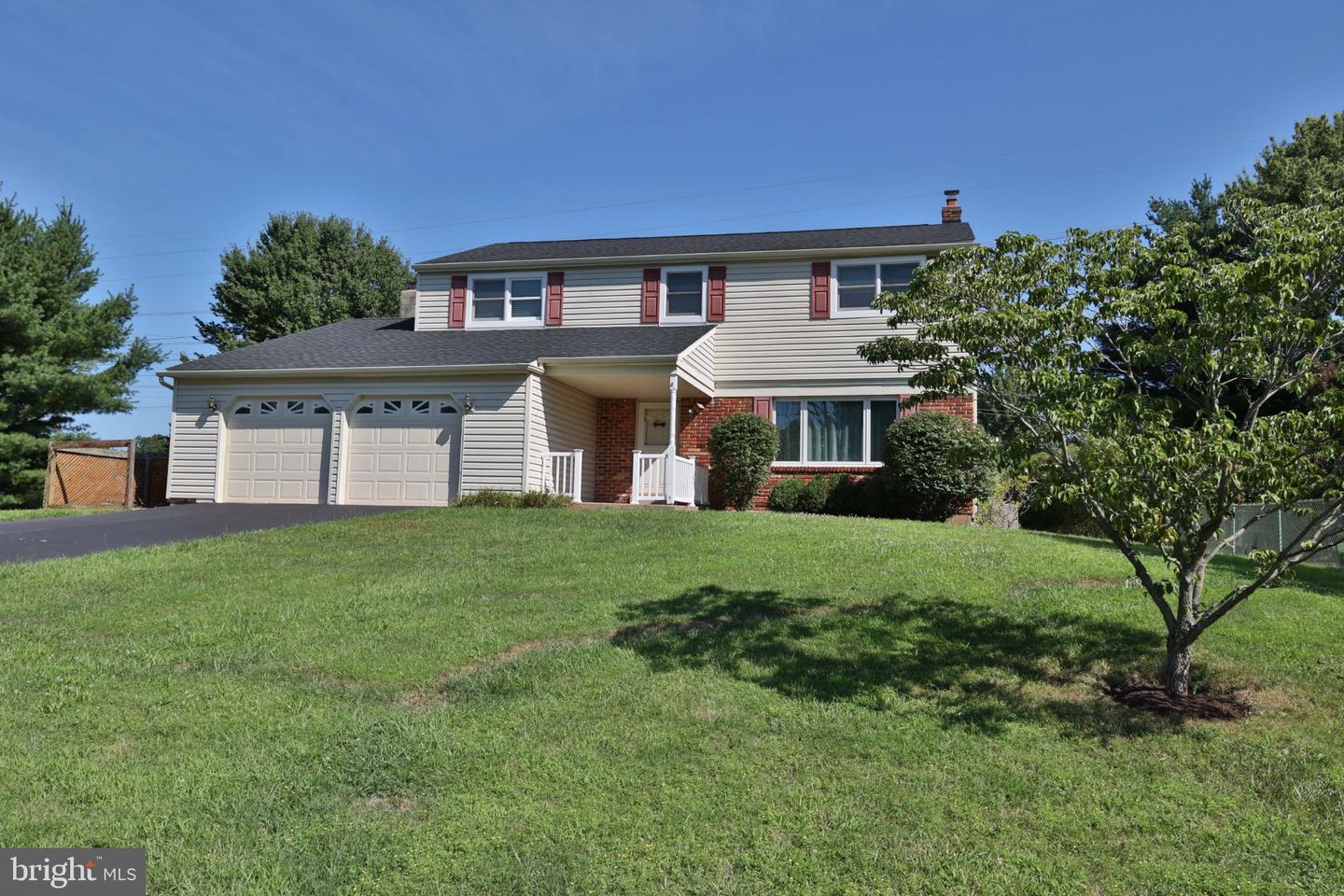 809 Hartley Pl — photo