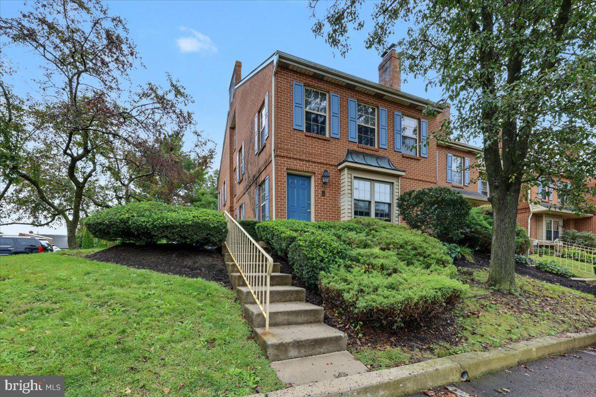 700 Farmington Ave #C16 — photo