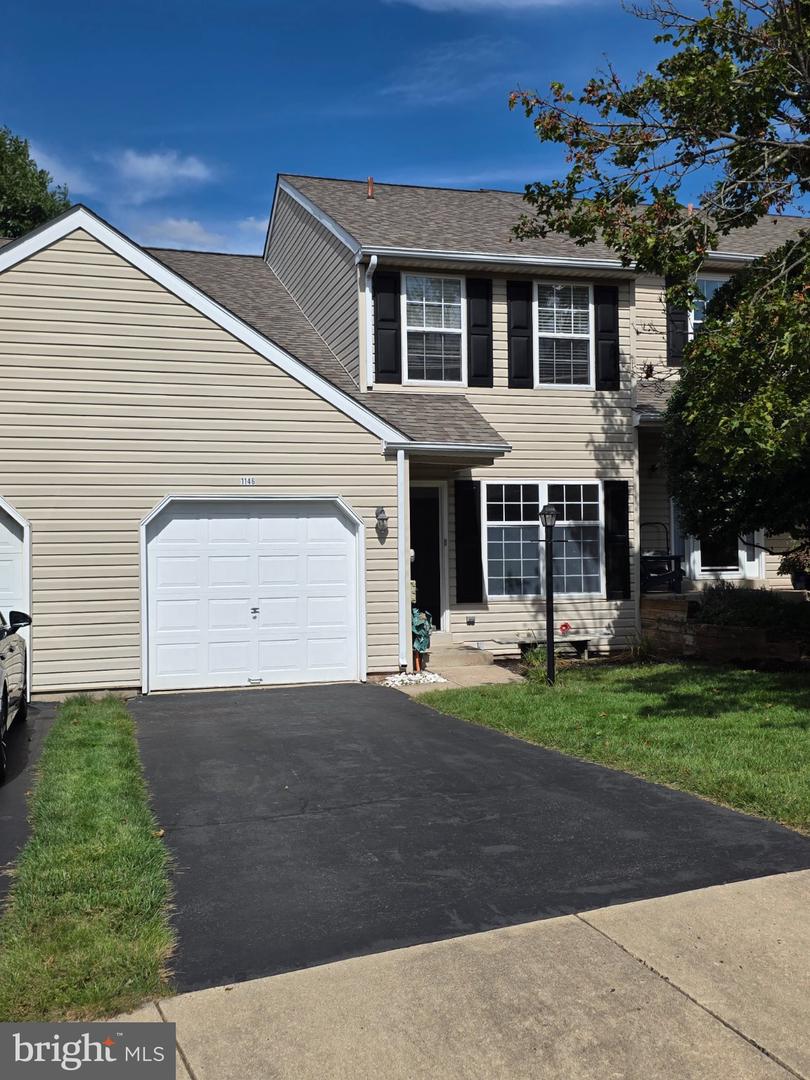 1146 Oxford Cir # — photo