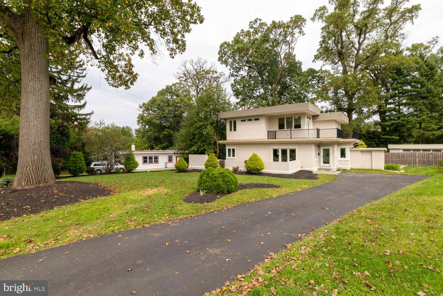 8107 Gladstone Rd — photo