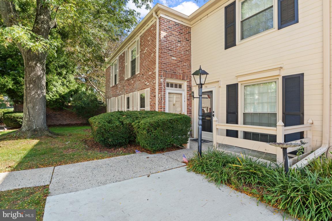 176 Cheshire Dr — photo