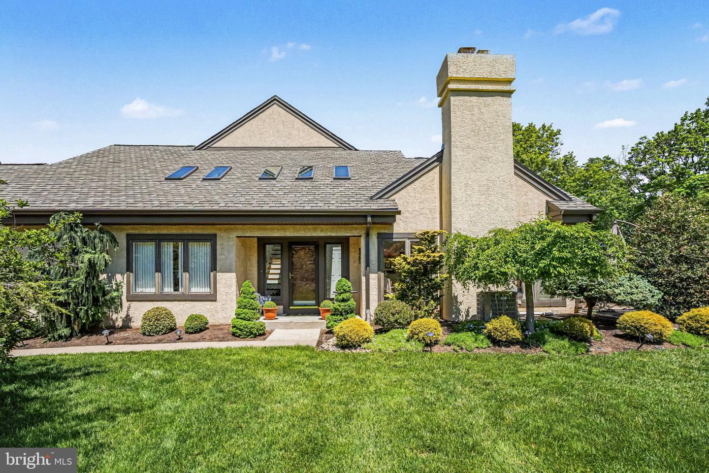 944 Hedgerow Ct # — photo