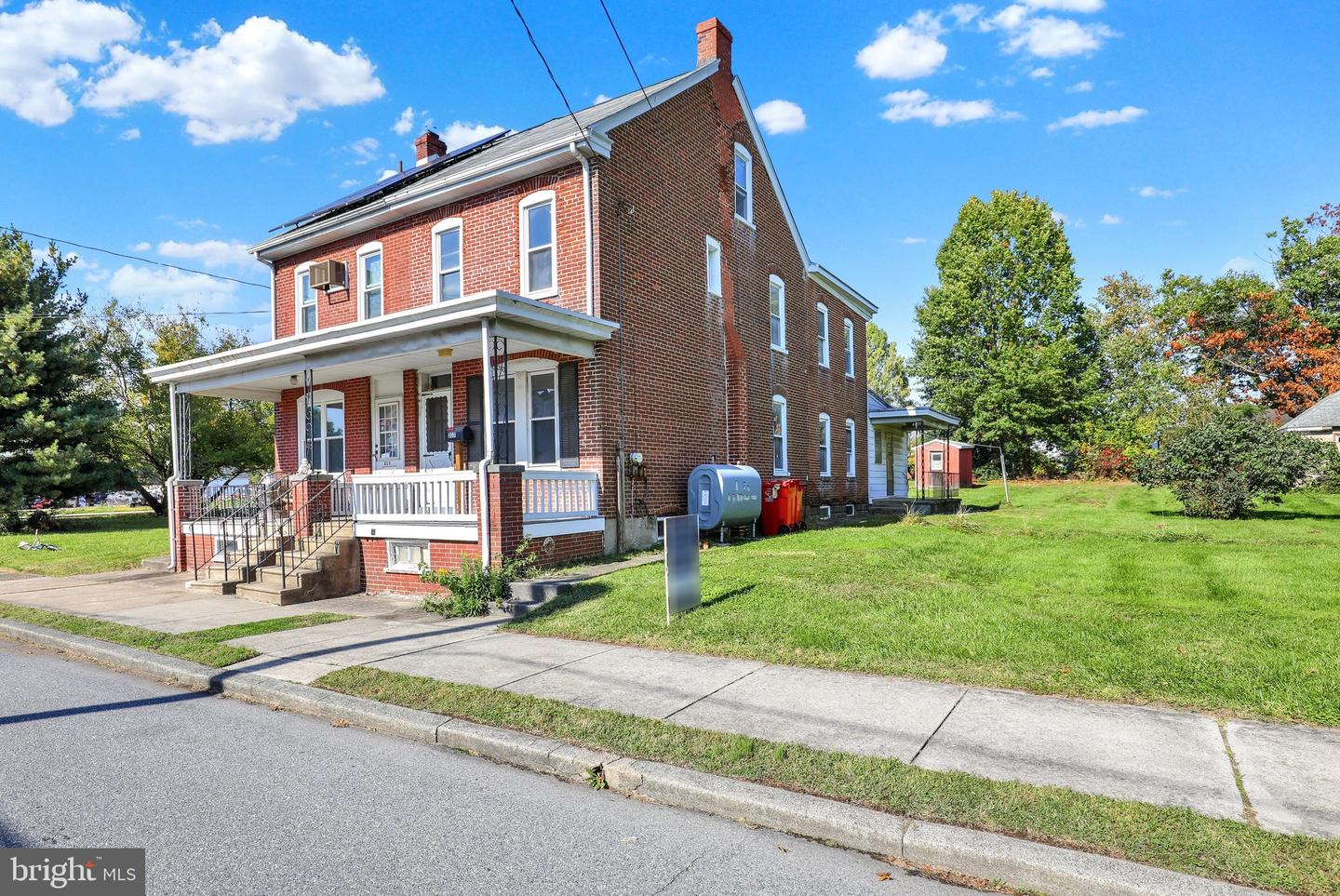 317 W Race St — photo