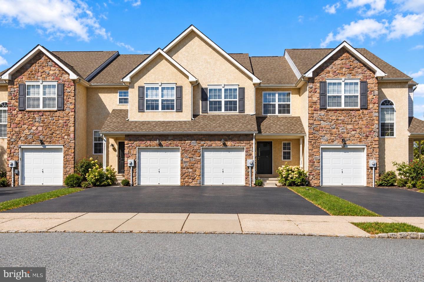 22 Prince Dr # — photo