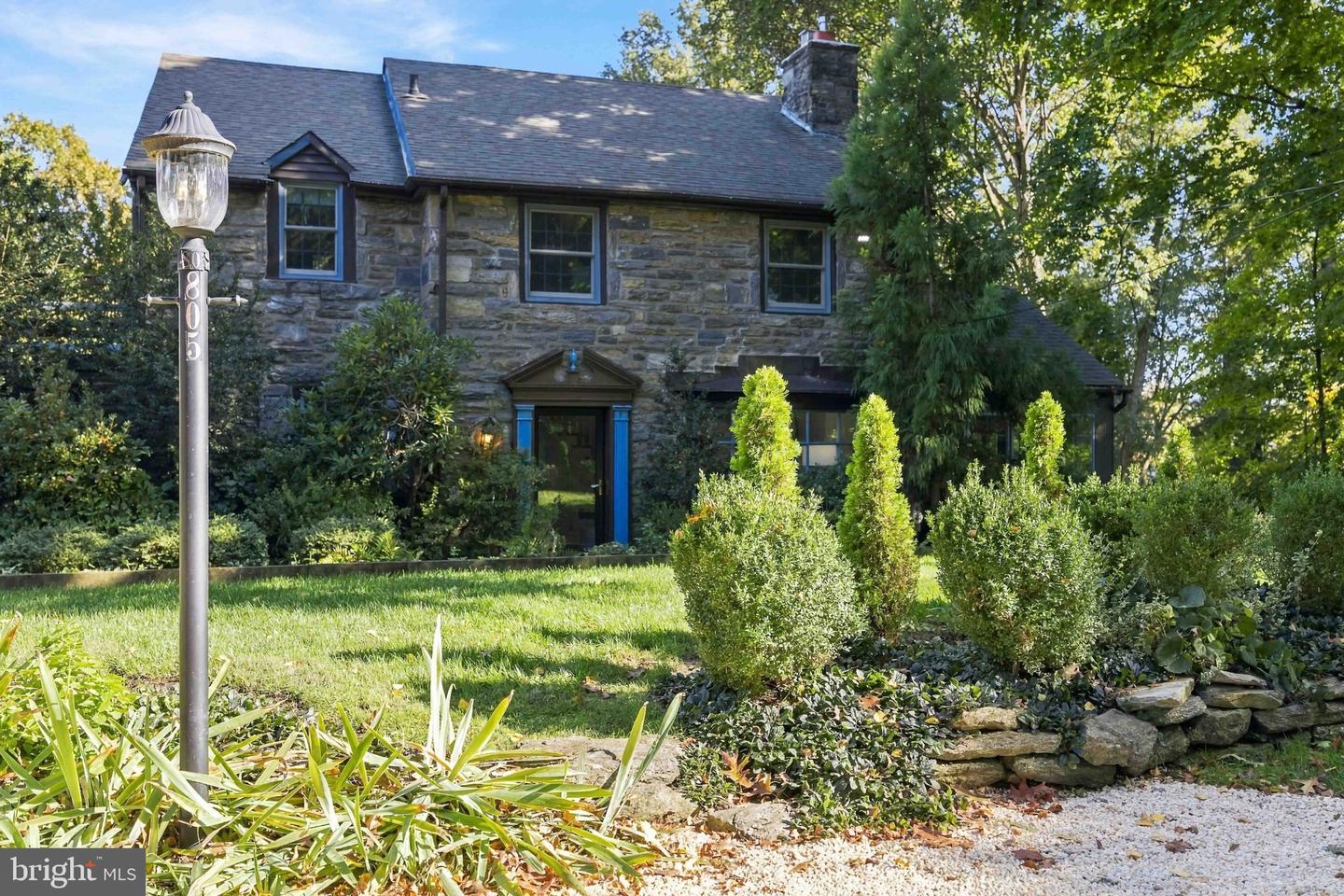 805 Pardee Ln # — photo