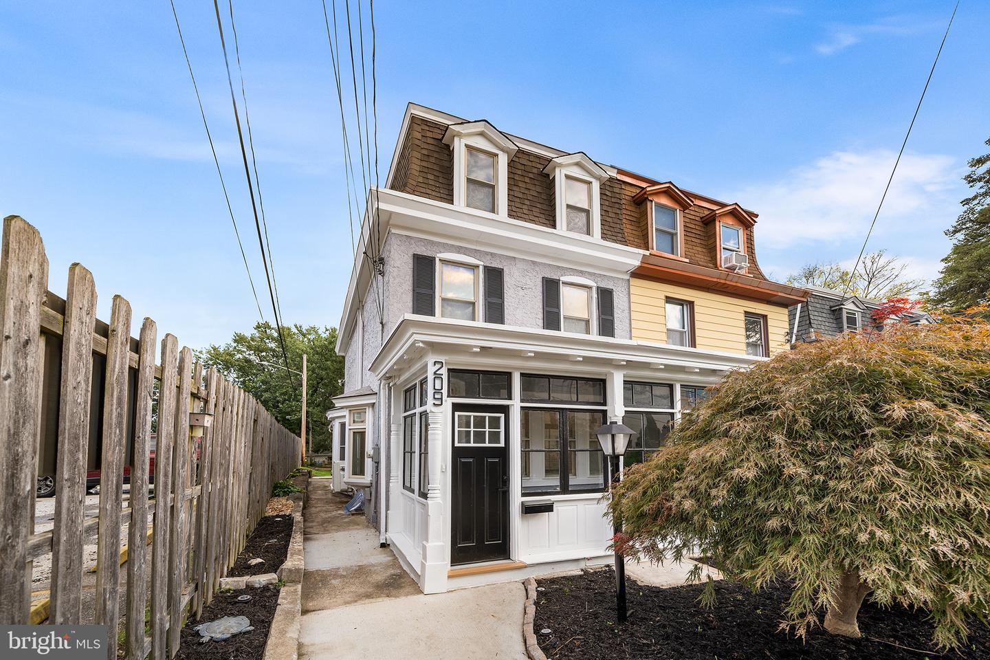 209 Harry St — photo
